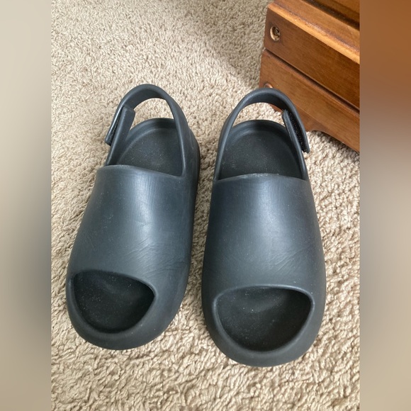 Kids Sling-Up Front Open Toe Sandals - Picture 4 of 6